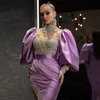 vestido leve roxo árabe Vestidos alta Neck frisada High Side Dividir Satin Prom Dresses Sexy partido para mulheres Robe De Soiree