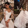 Underbara långa ärmar A-Line Bröllopsklänningar Chic Appliqued Lace Bridal Gown Chapel Custom Made Court Train Vestidos de Novia