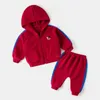 フード付きベビースーツ1-3歳の男の子女の子赤ちゃん春と秋のスポーツウェアツーピースベビースーツかわいい子供の服