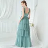 Plus Größe elegante blaue Brautjungfernkleider Schichten A-Linie Abendkleid V-Ausschnitt Riched Spaghetti-Gurte Tüll Hochzeitsfeierkleider