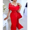 Elegante rode jurken avondkleding met pure nek boog trein kralen parels satijn prom feestjurk kant gesplitste Afrikaanse formele jurken