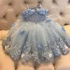 Light Sky Blue Ball Gown Pearls Flower Girl Dresses For Wedding Appliced ​​Pageant Gowns Golvlängd Tulle Första nattvardsklänning