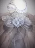 Vintage Grey Lace Ball Suknia Kwiat Girl Sukienki Z Cap Rękawy Mała Dziewczynka Wedding Party Dress Pageant Suknie Urodzinowe Suknie