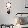 Nordisk personlighet kreativ vardagsrum metall vägglampa mode modern minimalistisk modell säng glas vägg lampa sovrum