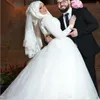 2021 Muzułmańska panna młoda Z Długim Rękawem Białe Tulle Suknie Ślubne Wysokiej Neck Aplikacje Koronki Arabskie Islamskie Zimowe Buffy Suknie Ślubne Robe de Mariage