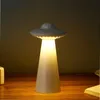 La nuova lampada da tavolo ricaricabile a luce notturna UFO lampada da tavolo creativa camera da letto lampada da tavolo atmosfera regolabile all'infinito
