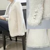 Nya kvinnors V-ringade pärlknappar Dubbelbröst Tassel Tweed Woolen White Color Slim Midje kappa plus storlek XSSMLXL260W