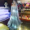 Incredibili abiti da sposa di Dubai Sexy con spalle scoperte Maniche lunghe Una linea Abiti da sposa Abiti con paillettes in pizzo dell'Arabia Saudita