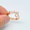 Anneau personnalisé de taille libre, anneau de nom avec le coeur, anneau personnalisé de plaque signalétique pour le couple, anneaux d'acier inoxydable pour des femmes