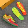 Dunk SB Low Raygun Sneakers Shoes 최고 품질 남자는 Raygun 타이 염료 블랙 어떤 인과 신발 Raygun 타이 염료 화이트와 박스 크기 36-45 신발