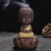 Petit moine Cadeaux décoratifs Thourant Moine Céramique Sand Purple Bouddha Braveur d'encens pour décoration intérieure Arts et artisanat