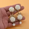 Barokke Hof Stijl Dames Lange Drop Oorbellen Vintage Rode Witte Bloem Dangle Oorbellen Overdreven Jewerly voor Show Party