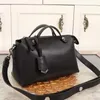 حقائب الكتف المفضلة للنساء Cowdie Crossbody حقيبة اليد الوسادة على نطاق واسع حزام جلد القابض