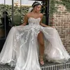 Sexy High Split Wedding Dresses 2021 Bohemian Appliqued Lace Ruched Tulle A Line Bridal Gowns Sweep Train Beach Boho Robes De Mariée AL7152