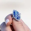 여성 로맨틱 약혼 반지 파티 유행 보석 좋은 선물을위한 멋진 블루 스카이 블루 화이트 지르콘 마키스 디자인 반지