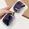 Qpeclou 2020 Ny trendig lyxmetallkantlös solglasögon Kvinnor Fashion Gradient Färgglada solglasögon Kvinnliga ramlösa nyanser