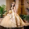 Gold Ball Gown Quinceanera Dress Lace Applique Pärled Sweet 16 Dress Vestido de 15 Anos Off The Shoulder Pageant Party Gowns306u