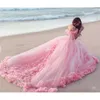 Handgefertigte Prinzessin-Rosa-Puffy-Ballkleid-Hochzeitskleider für die Braut, 3D-Blumen-Applikation, schulterfrei, wunderschöne Brautkleider, Aschenputtel-Quinceanera-Kleid