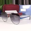2020 네비게이터 금속 선글라스 골드 프레임 사각 금속 프레임 빈티지 스타일의 야외 디자인 남자 고전 태양 안경 모델 GG1055