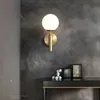 Lámparas de pared de decotrción de baño de dormitorio de hotel retro dorado Industria simple Luces de pared interiores de cobre E14 Pantalla de vidrio esmerilado lechoso