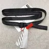 Allmatch Version correcte sur la courroie en toile blanche de la ceinture de rose pur noir OW1390788