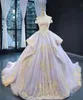 Pretty Lilac Princess Prom Klänningar Bullklänningar för Sweet 16 Guld Applique Off Shoulder Lace-Up Ruffle Tiered Quinceanera Klänning Robes de Soiré