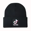 Unisex hattar tiktok broderi casual beanies för män kvinnor varm stickad vinter hatt mode brev tryck kepsar