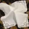 Conjunto de 12 lenços têxteis para casa brancos femininos lenços bordados de 12 polegadas com bordas de renda de crochê para noiva 6377608