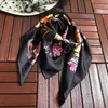 Scarves 2021 Ankomst Vår Classic Flower Pattern 100% Pure Silk Scarf Twill Hand Made Roll 90 * 90 cm Sjalfolie för Kvinnor Lady