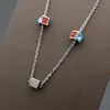 Europe Amérique Style Hommes Dame Femmes Titane Acier Amoureux Collier Gravé V Initiales Trois Couleurs Diamant Dés Pendentifs214q