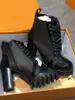 World Tour Desert Boot Dames Laarzen Platform Boot Ruimteschip Enkellaarzen 5 cm Hak Flamingos Medaille Martin Laarzen Heavy Duty Soles met Doos