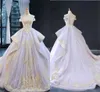 Jolie lilac princesse robe robes de bal de bal pour doux 16 or applique d'or de l'épaule à volant à volants à volants Quinceanera robe Robes de Soiré