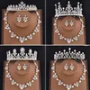 Set di gioielli da sposa Tiara perle e corone Collana e orecchini Set Head Wedding Jewelry King Queen Princess Crown Women Party6839431