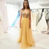 Sexy V-Ausschnitt Partykleid Neues helles gelbes Abendkleid Schmetterling Brust Liebe Gold 3D Applikationen Mädchen Kleid Frauen Lange Mode Träger