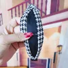 العصي INS بنات منقوشة الشعر FAHSION امرأة واسعة الحواف عقدة الأزياء hairband سيدة الأطفال ريترو متقلب دبوس الشعر الملحقات S688