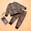 Nieuwste Kinderkleding Herfst Populaire Ins Children's Suits Leopard Print Ronde hals Pullover Lange mouw Top + Leopard Print Broeken Sets