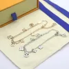 Set di gioielli di moda Donna Nappe in acciaio al titanio Scava fuori più quattro foglie Fiore V Iniziali Collana in oro 18 carati Bracciale Earri6165153