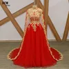 Longues robes de bal rouge avec dentelle d'or scintillant perlé tulle une ligne arabe robes de bal avec cape 2020 robe de soirée sur mesure Y200710