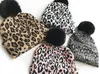 INS enfants léopard tricot chapeaux 2020 automne hiver nouveaux enfants grand noir pompon chapeau béret mode garçons filles plus chaud bonnet A4100