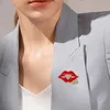 Kvinnor Crystal Heart Lip Brosch Brev Kiss Brosch kostym Lapel Pin Fashion Smycken Gåva för kärlek vän grossist pris