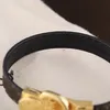 Bracelete de couro de flor nova para mulher fivela de ouro de alta qualidade Bracelete de couro preto Jóias Pulpar Supply217H