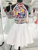 2021 Projektant Krótkie sukienki Floral Haftowane Zroszony Wysoka Neck Open Back Satin A-Line Sukienka Homecoming Graduation Mini Formalne Suknie