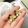 العلامة التجارية Pure 925 Sterling Silver Jewelry for Women Gold Color أقراط Flower Luck Clover Design حفل زفاف الحزب 200921