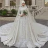 Luxury Muslim Bröllopsklänningar High Neck Lace Långärmade Sevinnor Pärlor Appliqued Bröllopsklänning med Veil Custom Made Vestidos de Novia