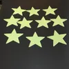 8cm 3D Star Moon Wall Stickers Adesivo fluorescente Autoadesivo Glow In the Dark Calcomanías de Pared Stanza dei bambini Soggiorno Soggiorno Soggetti luminosi Decalcomanie