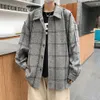 2020の冬のメンズジャケットとコートの格子縞のジャケットのための男性のファッション服韓国風の街路壁のターンダウンカラーウインドブレーカー