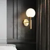 Lampes murales de décoration de salle de bains de chambre d'hôtel rétro dorées industrie Simple cuivre intérieur E14 appliques murales abat-jour en verre dépoli laiteux