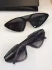 526 الكجوبة النظارات الشمسية أزياء المرأة شعبية كامل مثلث الإطار uv400 عدسة الصيف نمط الإطار الأسود اللون أعلى جودة تأتي مع القضية