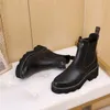 Vendita calda Stivaletti firmati di moda Scarpe da donna Stivali invernali Stivaletti piatti da donna in pelle di vacchetta di seta da donna