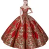 Uit de schouder volumineuze doos geplooide gebogen quinceanera jurk jupon tarlatan rood en gouden sparkle metalen lovertjes kant vloer lengte rok voor zoete 16 partij